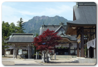成就社から山頂を望む